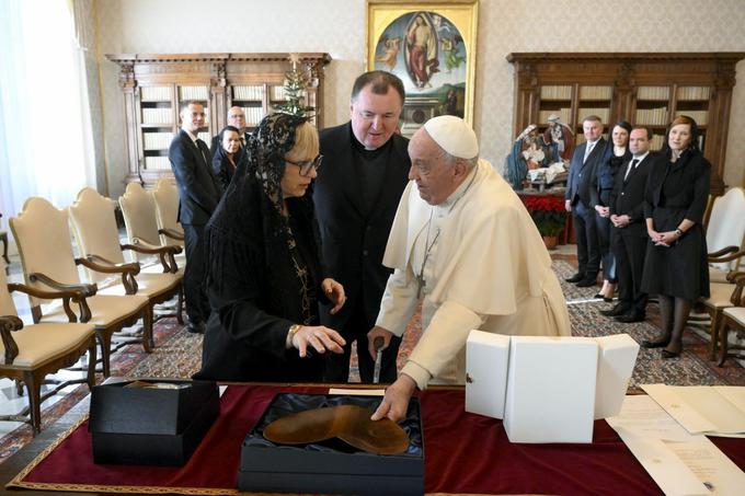 Pirc Musar je ob drugem obisku v Vatikanu v svojem mandatu Frančiška tudi povabila na obisk v Slovenijo. | Foto: Vatican Media