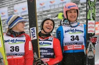 FIS potrdila ženski svetovni pokal v skokih