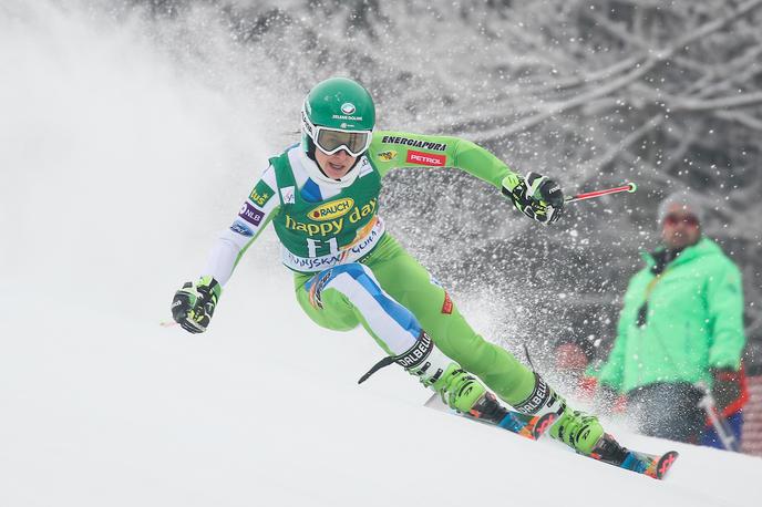 Tina Robnik | Tina Robnik se po 9. marcu še ni vrnila na smuči. | Foto Sportida