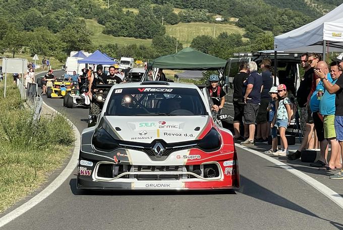 Grudnik se v Podnanos vrača še z izboljšanim renault cliom E1. | Foto: Gregor Pavšič