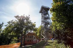 Vrhničani porušili dotrajano in zgradili novo planinsko kočo #foto