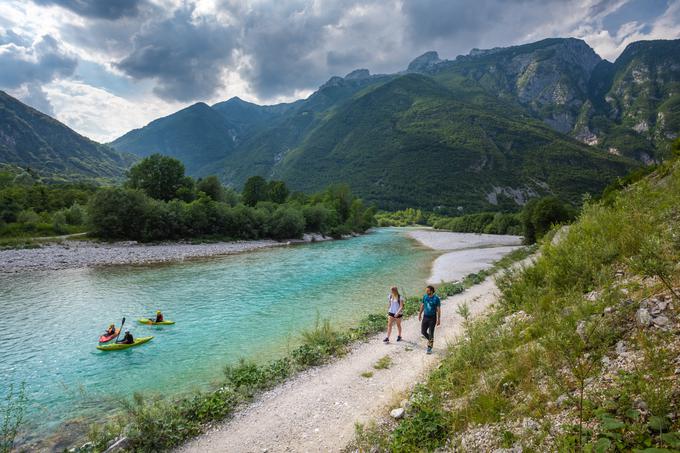 Pogled na smaragdno zeleno reko Sočo. | Foto: Jošt Gantar