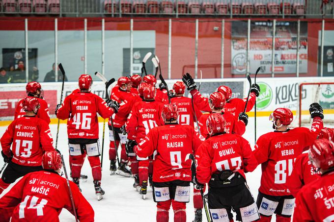 Jeseničani so ugnali mlade Salzburžane. | Foto: Peter Podobnik/Sportida