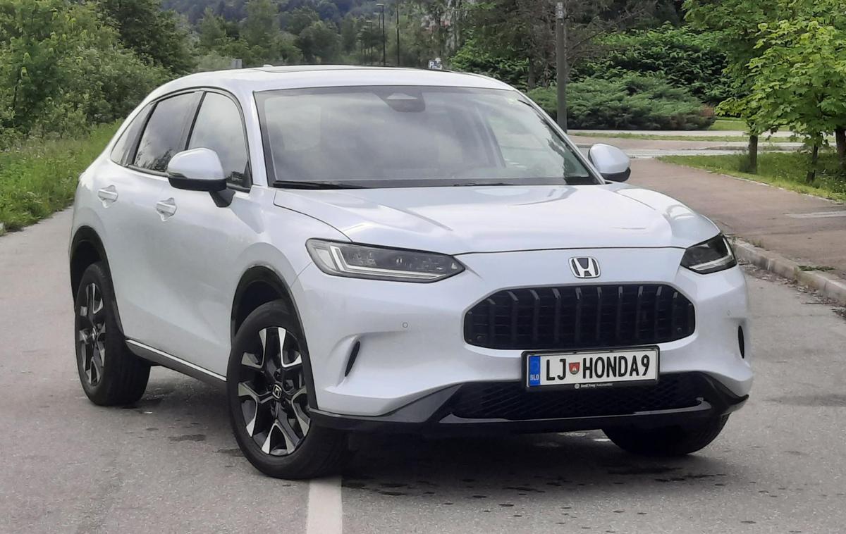 Honda C-RV Z-RV | Gume honde CR-V so z visokim, rečemo uravnoteženim presekom 235/60 prilagojene zelo različnim voznim podlagam. | Foto Aleš Črnivec