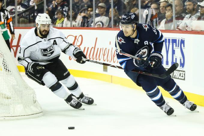 Branilec Drew Doughty je za LA Kings zaigral na 331. zaporedni tekmi rednega dela sezone NHL, kar je rekordna številka. Pred njim je bil rekorder Kopitar. | Foto: Reuters