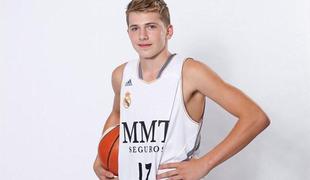 Komaj 15-letni Luka Dončić prvič na Realovi klopi