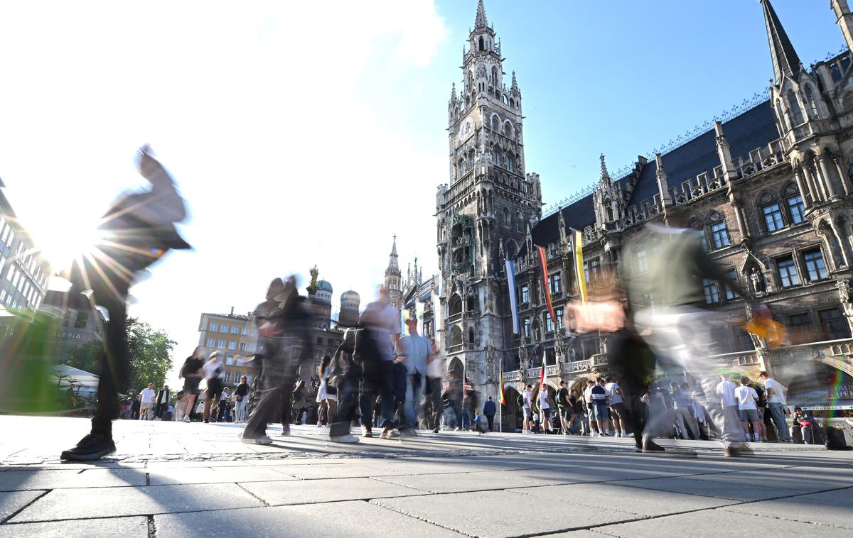 München | Osrednji trg v Münchnu Marienplatz, nedaleč stran je tudi najbolj znana pivnica v mestu. | Foto Reuters