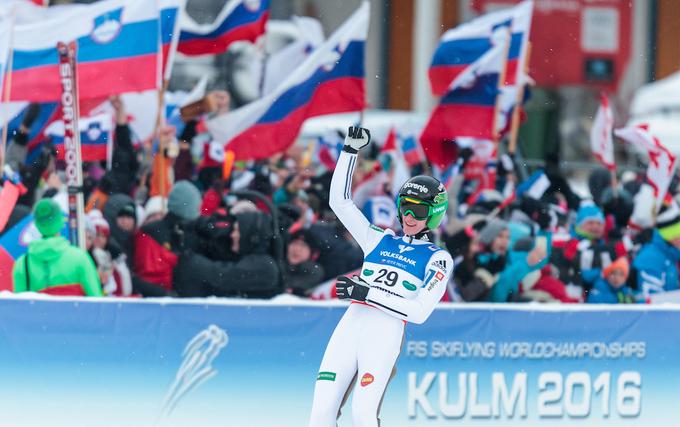 Le nekaj dni po Bischofshofnu podobna navijaška kulisa tudi na Kulmu. | Foto: Sportida