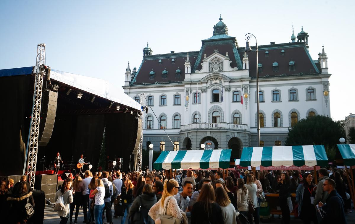 Pozdrav brucem na Kongresnem trgu | Foto STA