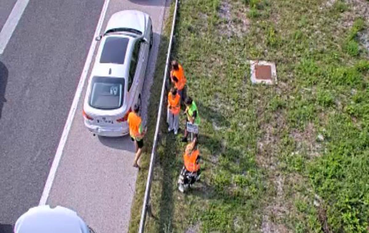 Prometna nesreča | Na dolenjski avtocesti ostaja zastoj. | Foto promet.si