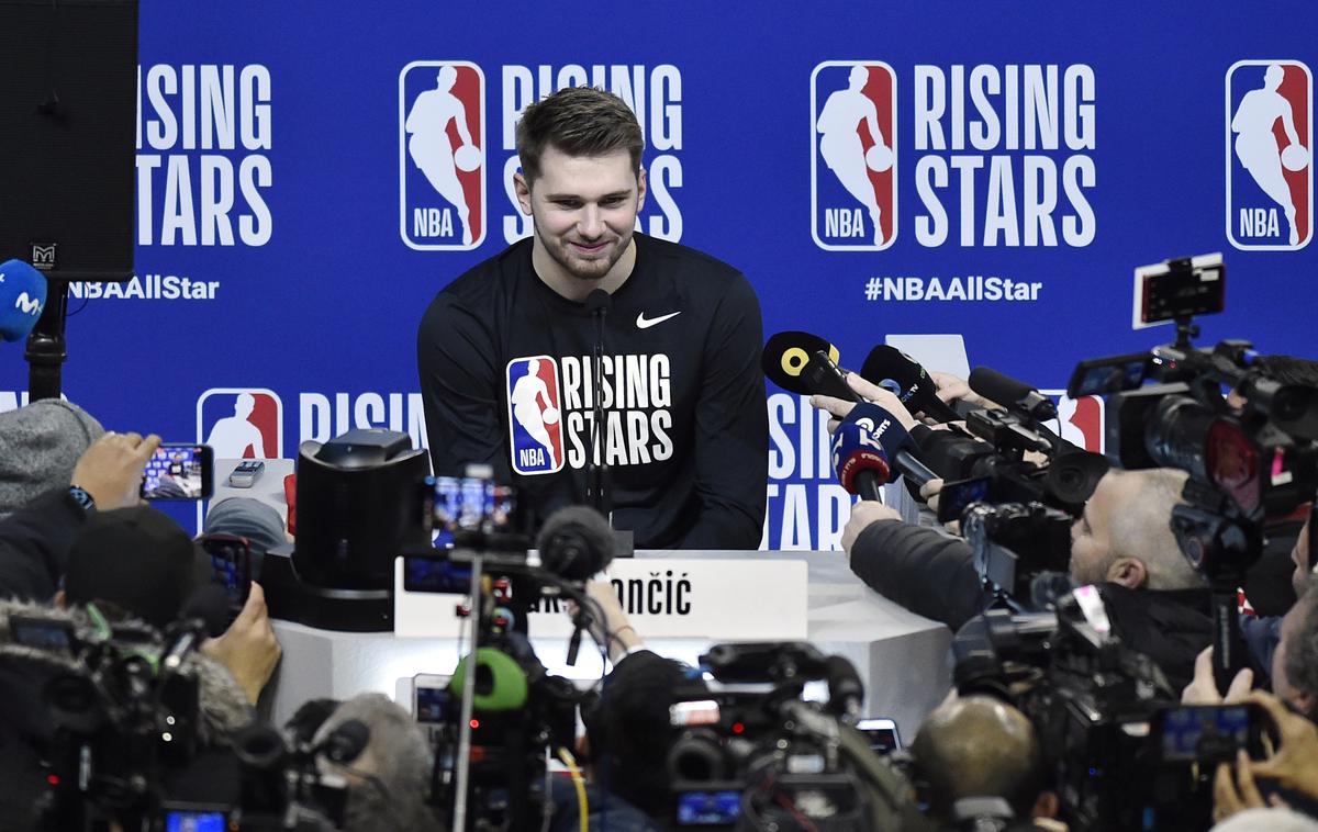 Luka Dončić | Luka Dončić je v Chicagu, ki bo ta konec tedna v znamenju turnirja All-Star, v središču pozornosti. | Foto Reuters