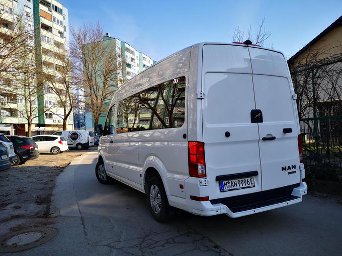 V potniški ali tovorni izvedbi je tak kombi namenjen izključno urbanim predelom in turističnim središčem. | Foto: Gregor Pavšič