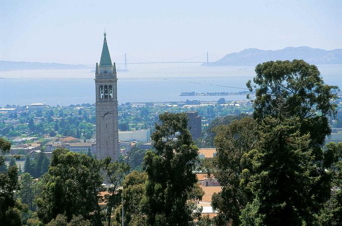 Oba Murphyjeva starša sta delala v javni upravi ZDA, živeli so v mestu Berkeley (na fotografiji), in to zelo dobro. Obiskoval je tako zasebno osnovno kot zasebno srednjo šolo.  |  Foto: Haas School of Business | Foto: 