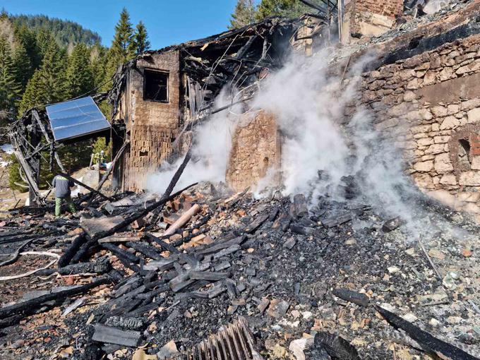 Mozirska koča je pogorela februarja letos. | Foto: PU Celje