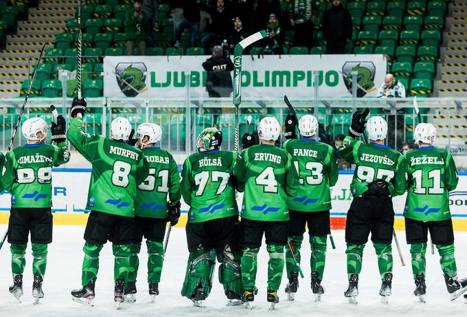 Vse tri tekme v državnem prvenstvu so se končale s 3:0. Dvakrat so zmagali zmaji, enkrat železarji. | Foto: Vid Ponikvar/Sportida