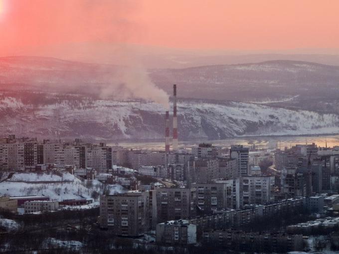 Na nakupovalne izlete v Kirkenes so pred zaprtjem mejnega prehoda Storskog odhajali zlasti prebivalca Murmanska. To mesto ima nekaj manj kot tristo tisoč prebivalcev. V bližini je tudi Severomorsk, glavno pristanišče ruskega severnomorskega ladjevja. Kot zanimivost: mesto je ime dobilo po besedi Murman, kar je bil staro rusko ime za Norvežana. | Foto: Guliverimage