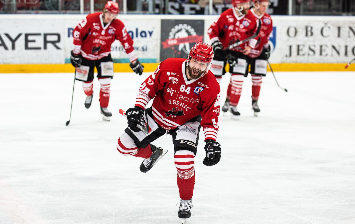 Jesenice - Olimpija | Hokejisti Jesenic so na večnem derbiju v Podmežakli z zadetkom Andreja Hebarja premagali Olimpijo. | Foto Peter Podobnik/Sportida