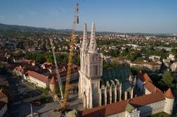 V Zagrebu zrušili zvonik, ki je bil poškodovan v potresu #foto #video