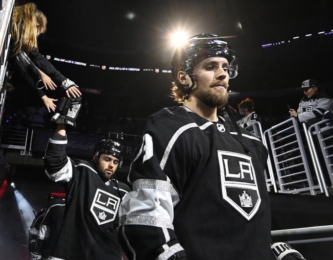 Vse pomembnejši član Kraljev Adrian Kempe bo vsaj še štiri sezone član Los Angeles Kings. | Foto: Reuters