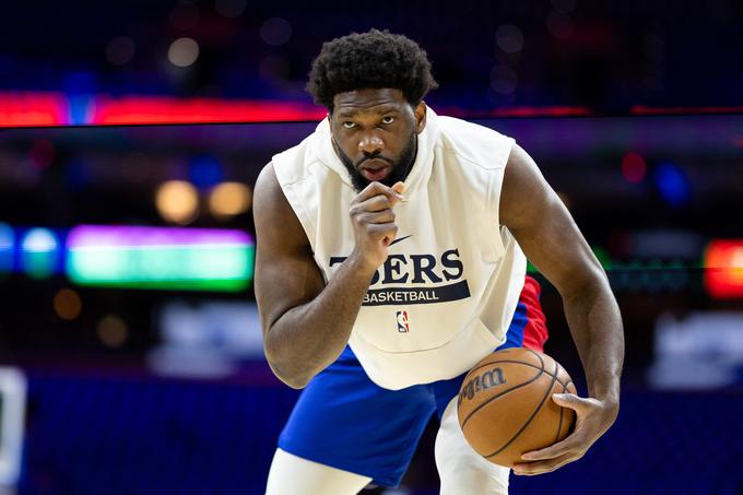 Joel Embiid bo odločitev, s katero reprezentanco želi nastopiti na OI v Parizu, sporočil v bližnji prihodnosti. | Foto: Reuters