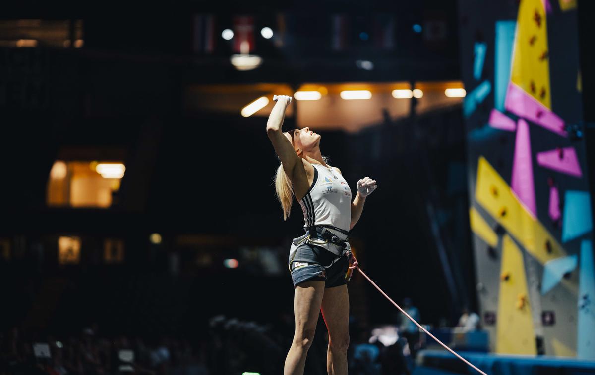 Janja Garnbret BERN 2023 | Janja Garnbret se z najboljšim izkupičkom polfinala v olimpijski kombinaciji podaja v petkov finale, ki prinaša olimpijske vozovnice. | Foto Lena Drapella/IFSC