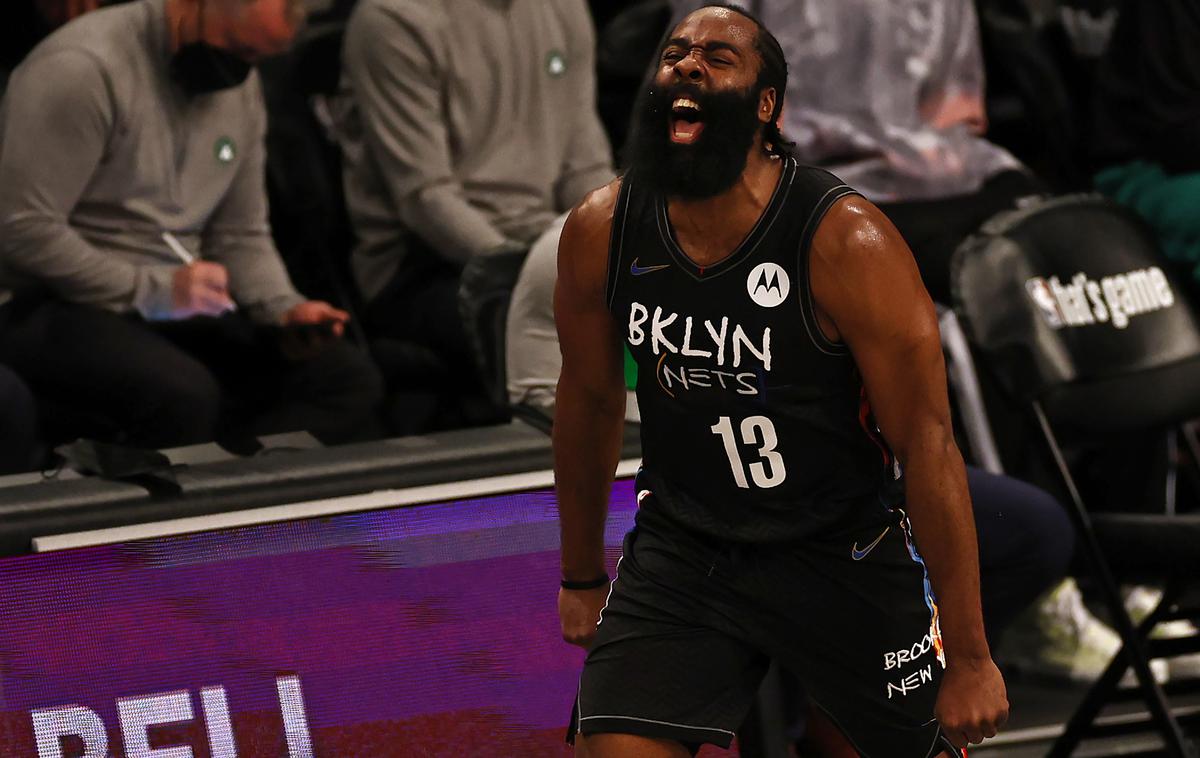 James Harden | Moštvo Brooklyn Nets je po zmagi nad ekipo Bostona že v konferenčnem polfinalu. James Harden je k zmagi prispeval 34 točk, deset skokov in deset asistenc.  | Foto Guliverimage