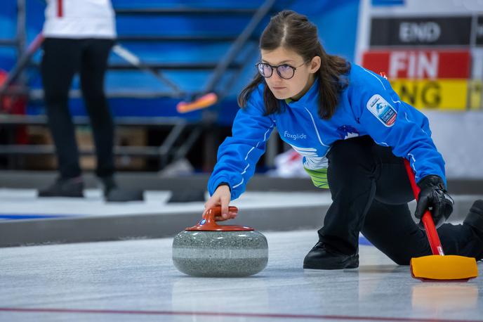 Evropsko B 21 Lillehammer Ajda Zavrtanik Drglin | Slovenska igralka curlinga Ajda Zavrtanik Drglin v akciji | Foto Svetovna curling zveza/ World curling