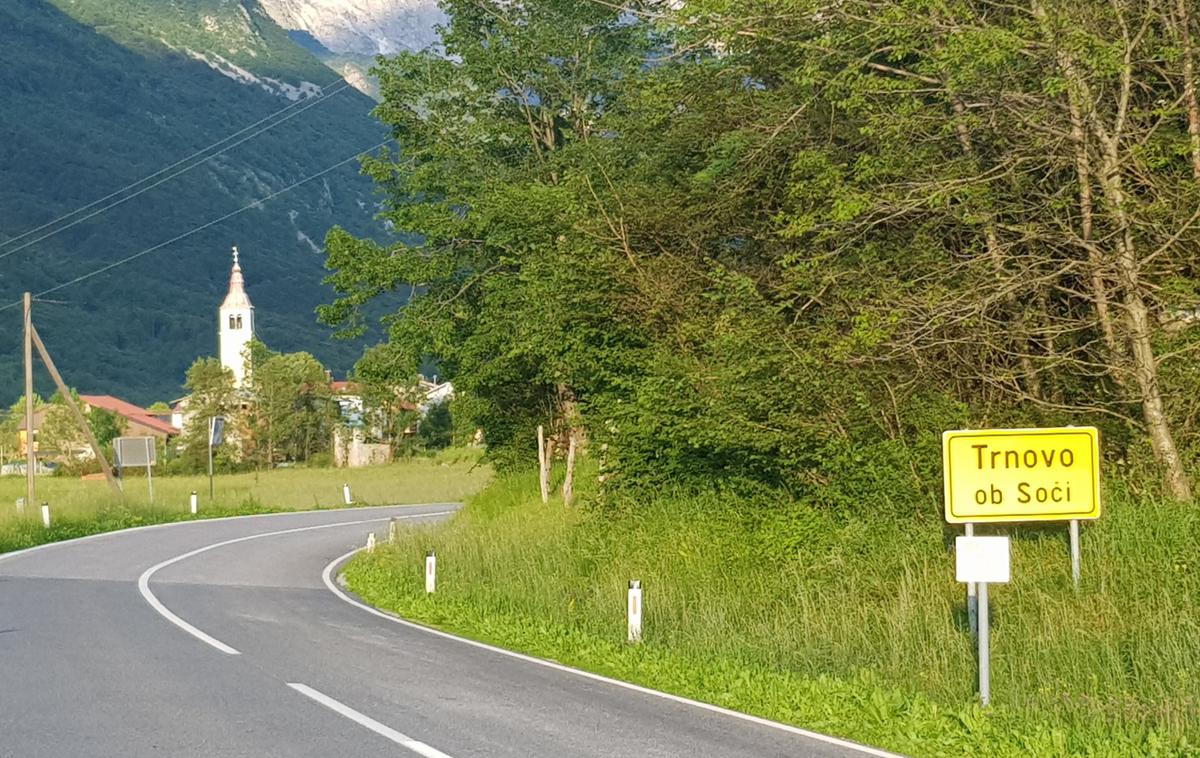 Trnovo ob Soči | Ovinek, kjer se je zgodila sobotna huda prometna nesreča. | Foto PU Nova Gorica