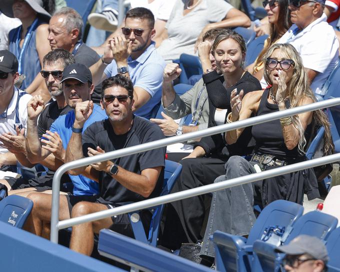 Mark Philippoussis (s sončnimi očali), zdaj že nekdanji trener Cicipasa. | Foto: Guliverimage