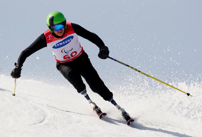 Ruski smučar Sergey Aleksandrov tako kot njegovih 29 sodržavljanov nastopa pod paraolimpijsko zastavo. | Foto: Reuters