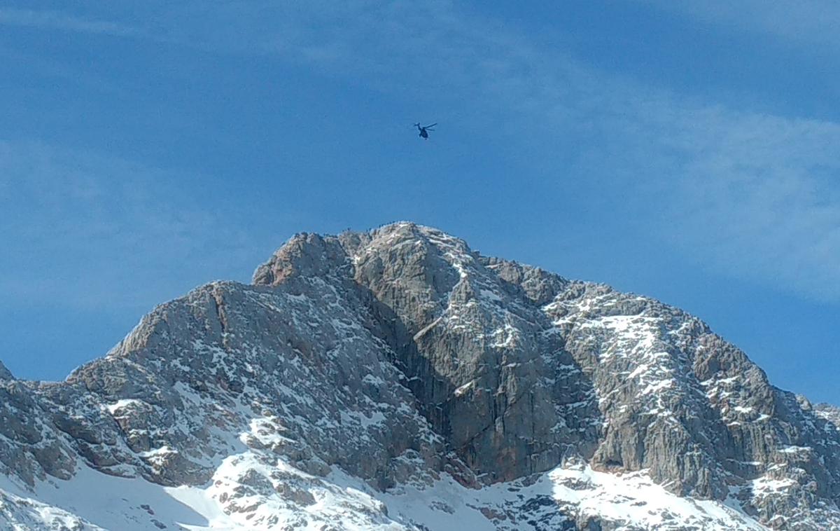 triglav | '''Operacija Aljažev stolp'' je septembra završala po vsej Sloveniji, novic o tem, kako ga bodo prepeljali v dolino in prenovili pa je bilo polno tako po televiziji kot po časopisih. | Foto STA