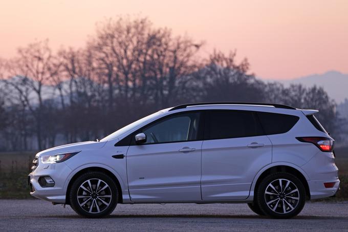 Pomembno dejstvo kuge je tudi, da je Ford s prenovo aktiviral dva nova paketa opreme – prestižnega vignale (s tem kuga sledi mondeu, S-maxu ter edgeu) in ST-line za bolj športne voznike. | Foto: Ford