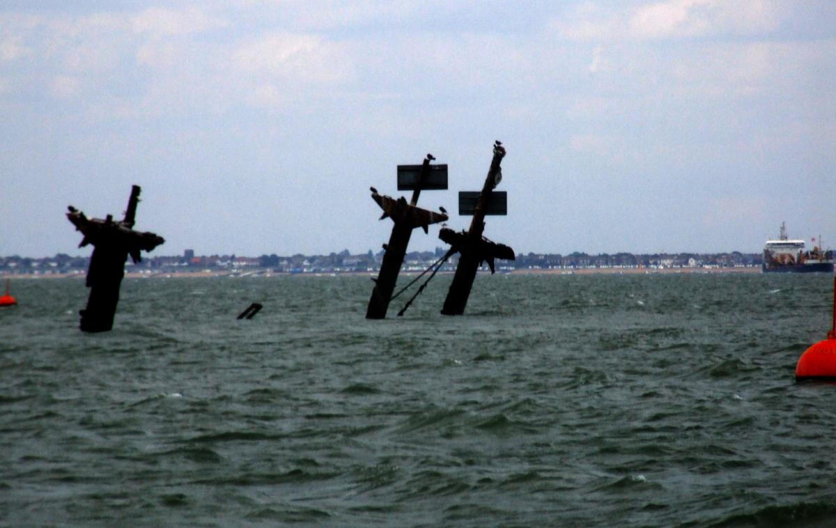 SS Richard Montgomery | Ladja SS Richard Montgomery med počitkom v plitvini nase že več kot 77 let opozarja z jambori, ki nikoli ne izginejo pod gladino vode. Prav te jambore bo britanska mornarica zdaj poskusila odstraniti. | Foto Wikimedia Commons