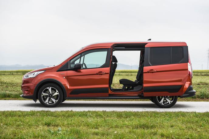 Ford grand tourneo connect | Srednja stopnja opreme titanium vključuje srebrni strešni letvi in panoramsko steklo, active pa dodaja 17-palčna platišča. | Foto Gašper Pirman