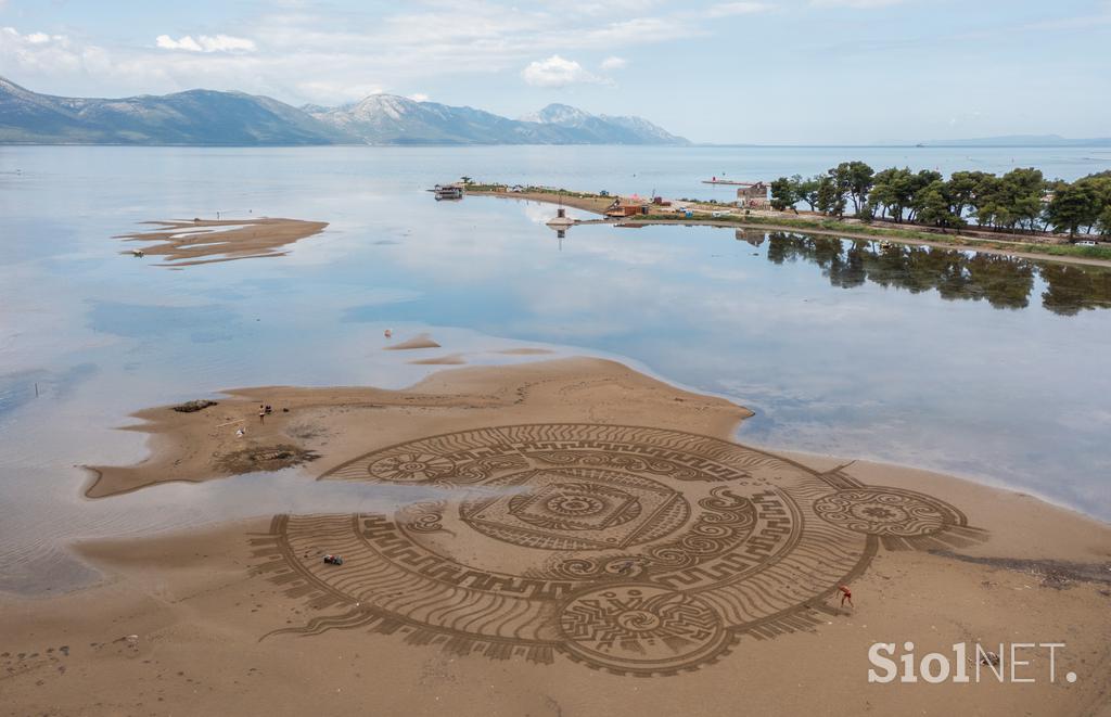 Neretva slikanje v pesku