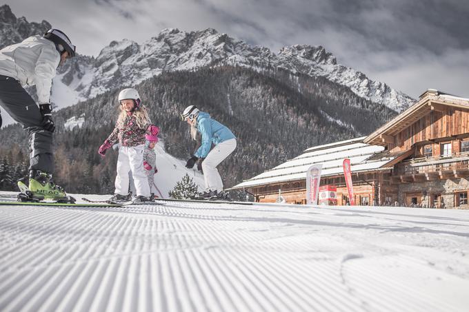 Zagotovljena smuka, ogromno kilometrov prog in pristne smučarske koče. Vtisov iz svetovno znane regije Tre Cime v Dolomitih ne boste zlahka pozabili. Spoznajte neokrnjeno naravo Dolomitov, Unescovo svetovno dediščino. Uživanje na progah in ob njih ob pogledu na mogočne vrhove Dolomitov. Vse to prinašajo zimske počitnice na Južnem Tirolskem. | Foto: 