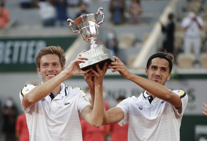 Francoza Pierre-Hugues Herbert in Nicolas Mahut sta osvojila OP Francije v konkurenci moških dvojic. | Foto: Reuters