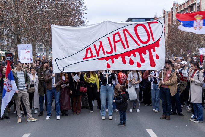 Danes mineva natanko tri mesece od zrušitve nesrečne nadstrešnice na železniški postaji v Novem Sadu. Protestniki bodo sklenili tudi veliki pohod proti Novemu Sadu, kjer se obeta največji protestni shod doslej. | Foto: Reuters