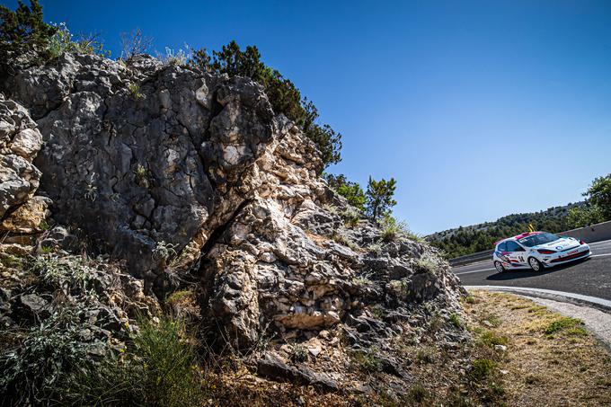 Matevž Čuden je z renault cliom zmagal v diviziji II in bil ponovno tretji skupno. Čuden v skupnem seštevku gorskega prvenstva le za točko zaostaja za Bubničem.  | Foto: WRC Croatia