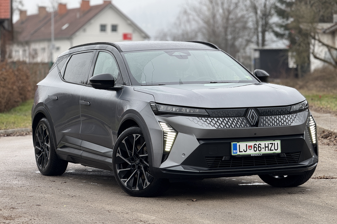 renault scenic | Renault scenic - električni avtomobil, ki je nekaj krajši od tesle model Y, s katero pa si deli izhodiščno ceno.  | Foto Gregor Pavšič