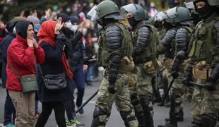 Med protesti v Minsku odjeknili opozorilni streli