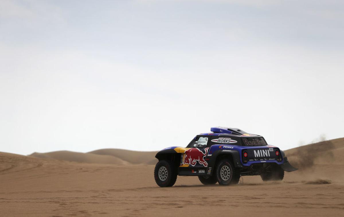 Carlos Sainz | Carlos Sainz ostaja trdno v vodstvu med avtomobilisti. | Foto Gulliver/Getty Images