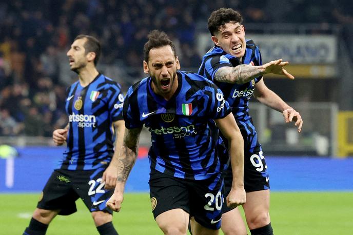 Hakan Calhanoglu | Tako se je Hakan Calhanoglu razveselil izenačenja Interja na 2:2. | Foto Reuters