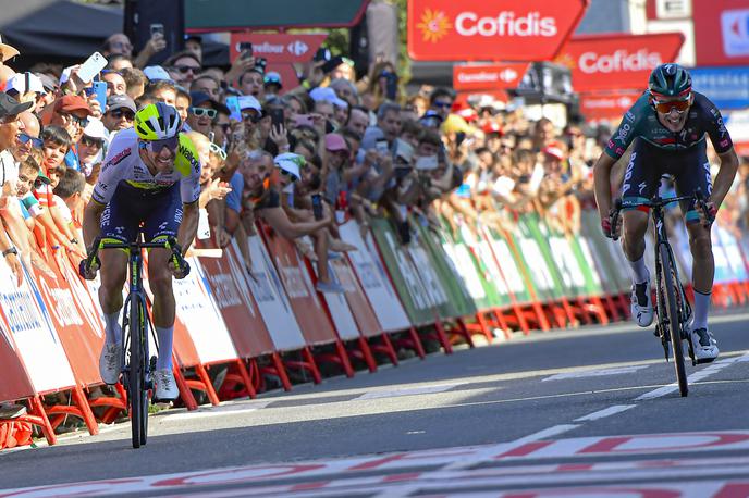 Rui Costa Lennard Kämna | Rui Costa je v ciljnem šprintu ubežnikov prehitel Lennarda Kämna, ki je na zadnjem spustu pred ciljem padel, sicer bi se veselil etapnega uspeha. | Foto Guliverimage