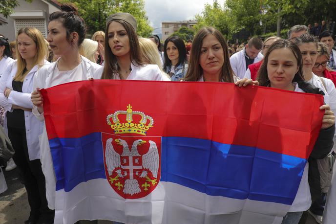 Kosovo protesti | Na Kosovu več tisoč kosovskih Srbov protestiralo zaradi aretacij, ki jih je izvedla kosovska policija. Fotografija je s protesta 31. maja 2023. | Foto Guliverimage