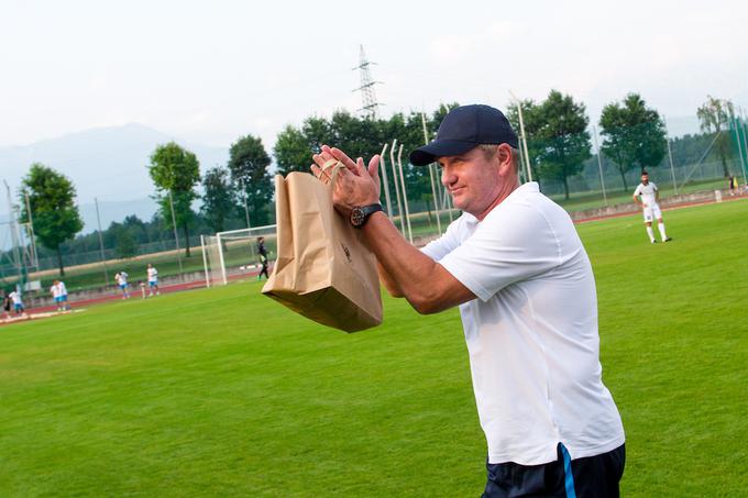 Gostitelji so mu v soboto podelili priznanje za uspehe v prejšnji sezoni, ko je Rijeko popeljal do zgodovinskega hrvaškega naslova, nato pa osvojil še pokalno lovoriko. | Foto: Matic Klanšek Velej/Sportida