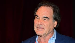 Oliver Stone bo nagrajen na festivalu v Karlovih Varih