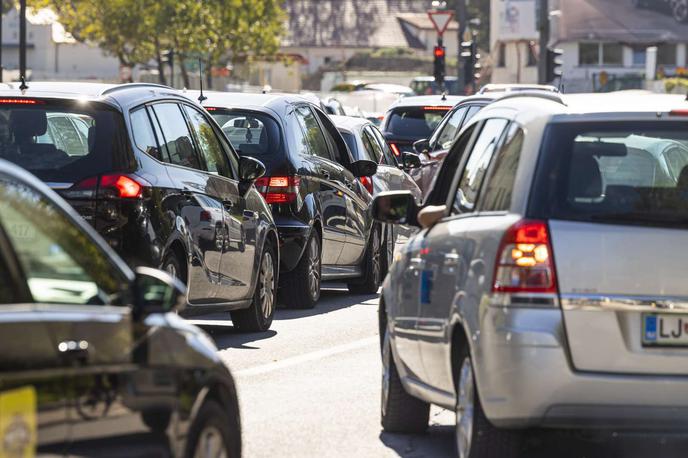 Zastoj | Voznikom, ki so namenjeni iz smeri Ljubljane proti Primorski, svetujejo, naj se na pot odpravijo čim prej. | Foto STA