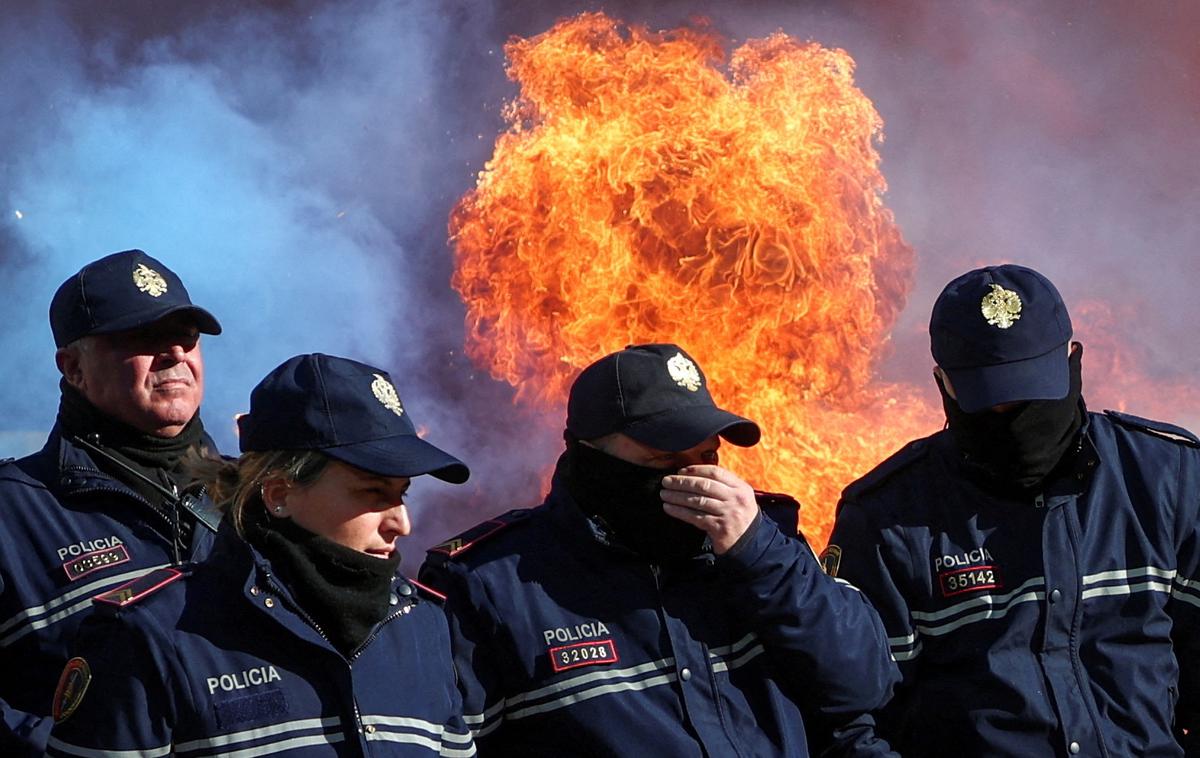 Protest v Albaniji | Protest sta sicer skupaj organizirali Berisheva Demokratska stranka in Svobodnjaška stranka nekdanjega predsednika Ilirja Mete, ki sta nedavno združili moči v poskusu, da dosežeta odstop premierja Rame. | Foto Reuters