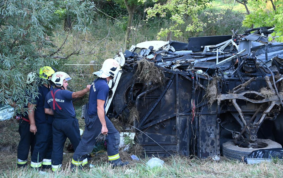 Madžarska avtobus | Avtobus se je prevrnil v jarek. | Foto Reuters